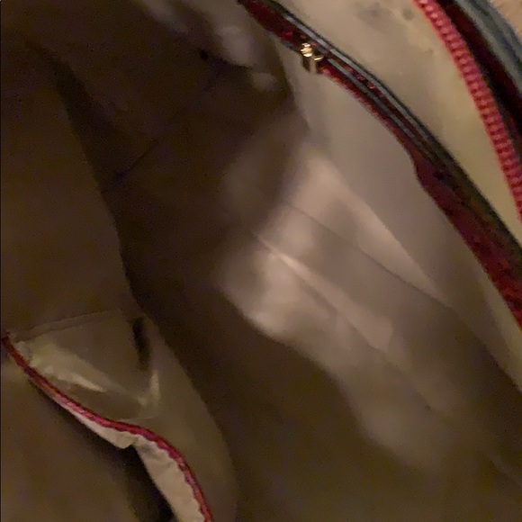 Beautiful vegan ostrich red tote w/zipper excellent condition inside and out - Picture 11 of 13